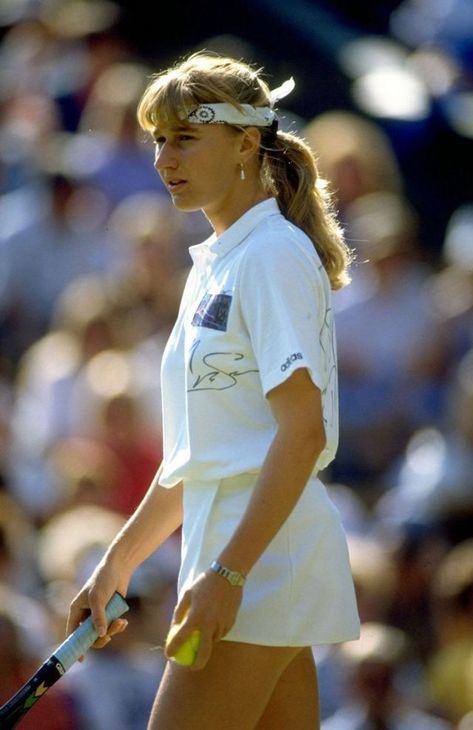 26 Candid Photographs of a Young Steffi Graf While Performing on Stages in the Late 1980s and 1990s Steffi Graf, Atp Tennis, Martina Navratilova, Tennis Outfits, Andre Agassi, Tennis Champion, Wimbledon Tennis, Tennis Legends, Tennis Life