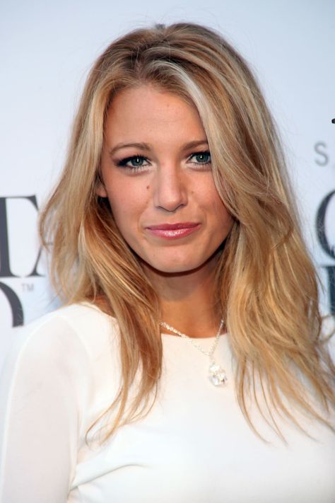 Ask a Hairstylist: The Best Haircuts If You Have Cowlicks in the Front of Your Hair | The Skincare Edit Blake Lively Hair, Light Blonde Highlights, Strawberry Blonde Hair Color, Color Rubio, Strawberry Blonde Hair, Jennifer Morrison, Celebrity Hair Stylist, Brown Blonde Hair, Long Layered Hair