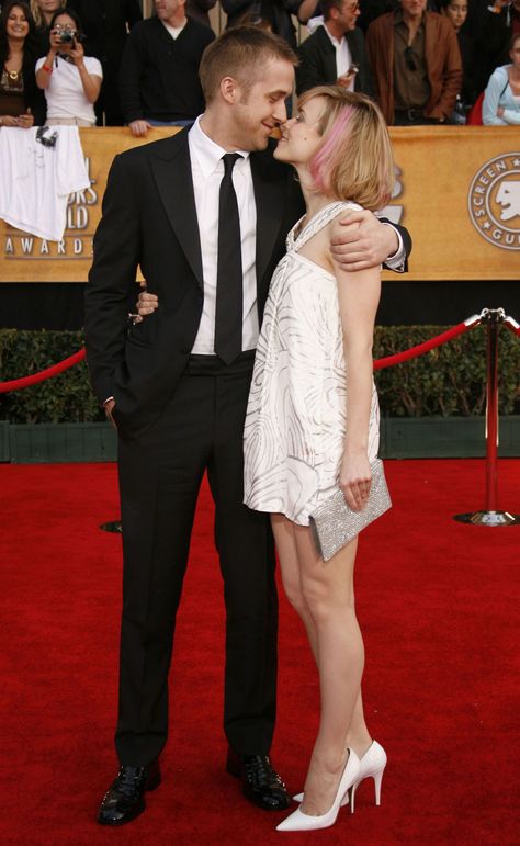 Ryan Gosling and Rachel McAdams Power Couple Goals, Film The Notebook, Ryan Gosling And Rachel Mcadams, Rachel Mcadams Legs, Holmes Movie, Cute Celebrity Couples, Blue Valentine, Celebrity Skin, Celebrity Photographers