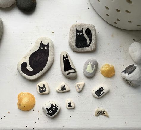 Pet Rock Ideas, Cat Rock Painting, Stone Painting Ideas, Pictures Of Pets, Funny Animal Pics, Adorable Drawings, Pet Rock, Diy Rock Art, Stone Art Painting