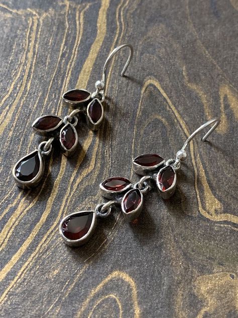 Dope Jewelry, Garnet Earrings, Funky Jewelry, Jewelry Lookbook, Jaipur Rajasthan, Earrings Drop, Jaipur India, Dream Jewelry, Silver Earring