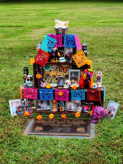 Celebrating a loved one Small Day Of The Dead Altar, Day Of The Dead Altar, Altar Diy, Cemetary Decorations, Cemetary Ideas, Day Of The Dead Diy, Diy Day Of The Dead, Dia De Los Muertos Decorations Ideas, Gravesite Decorations