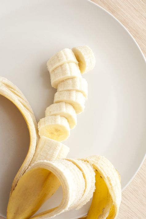 Ripe Banana Peeled and Sliced on White Plate - Free Stock Image August Summer, Clean Eating Challenge, Banana Fruit, White Dinner, Nutrition Articles, Banana Peel, Food Wallpaper, Banana Slice, High Angle