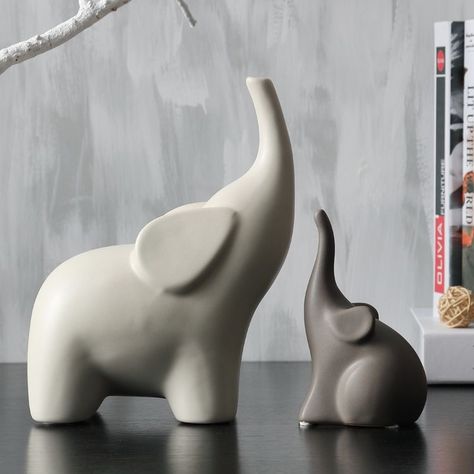 معرض فني, Geometric Bear, Pottery Animals, Sculpture Art Clay, Lover Jewelry, Ceramic Elephant, Elephant Sculpture, Sculptures Céramiques, Tanah Liat