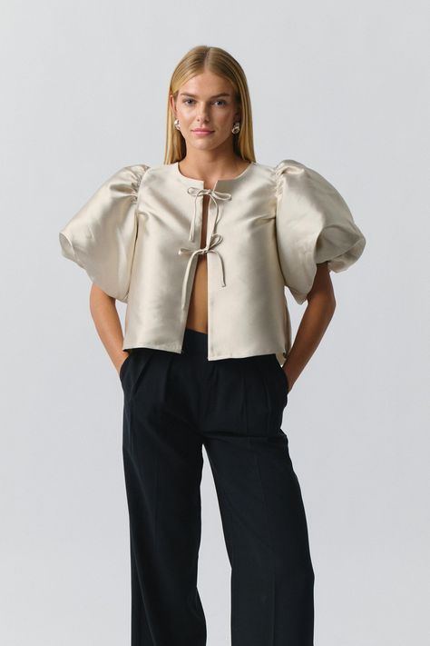 Neck Tie Blouse Outfit, Balloon Sleeve Blouse Outfit, Tie Front Blouse Outfit, Tie Neck Blouse Outfit, Tie Blouse Outfit, Balloon Sleeve Blouse, Spring Fits, Tie Front Blouse, Puff Sleeve Blouse