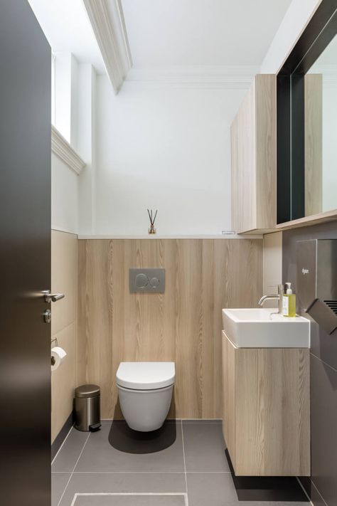 Halma Offices - Amersham - Office Snapshots Office Bathroom Design, Public Restroom Design, Commercial Bathroom Designs, Modern Contemporary Office, Scandinavian Office, Toilette Design, Dental Office Design Interiors, Factory Interior, Wc Design