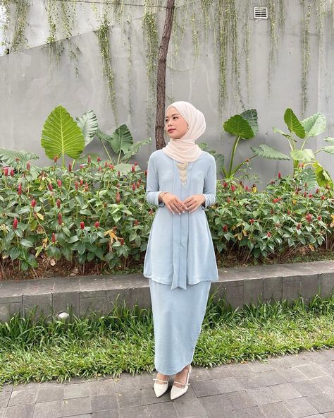 Baju Kondangan Hijab Modern Simple, Bridesmaid Melayu, Kebaya Malaysia, Melayu Dress, Kebaya Melayu, Dress Brokat Modern, Kondangan Outfit, Braidsmaid Dresses, Gaun Dress