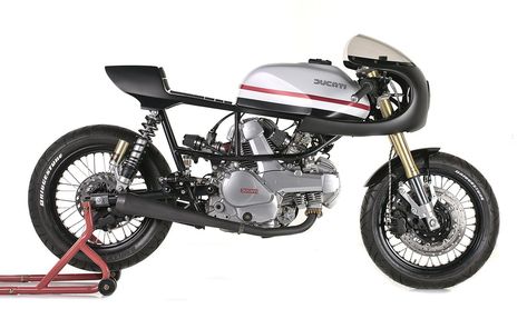 Ducati Pantah 350 Café Racer by Capêlos Garage Ducati 750ss, Ducati Pantah, Cafe Racer Ideas, Ducati Cafe Racer, Custom Built Motorcycles, Ducati Sport Classic, Old School Chopper, Ducati 848, Cafe Racer Style