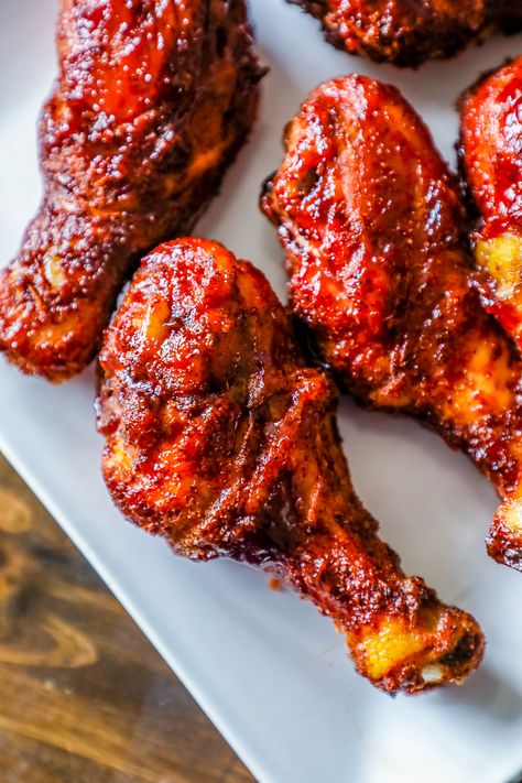 Crunchy baked bbq chicken drumsticks with a crisp and slightly sticky bark are an easy main dish that are perfect for picnics, parties, & cookouts! Baked Bbq Chicken Legs, Chicken Legs In Oven, Baked Bbq Chicken Wings, Barbecue Chicken Thighs, Oven Baked Bbq Chicken, Bbq Chicken Drumsticks, Bbq Chicken Legs, Chicken Breast Crockpot Recipes, Baked Food