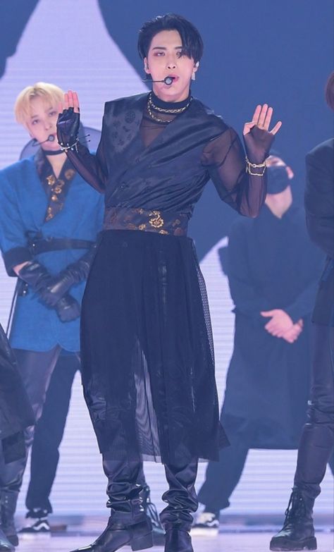 Ateez Seonghwa, Seonghwa Ateez, Outfit Png, Concert Fits, Emo Outfits, Kpop Entertainment, Art Dress, Formal Style, Bright Stars