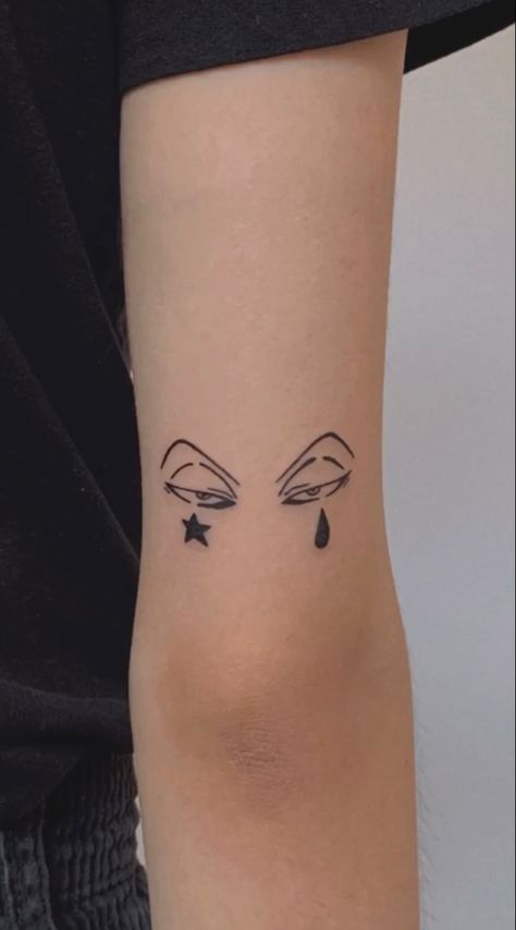 Hisoka Eyes Tattoo, Hunter X Hunter Hisoka Tattoo, Anime Simple Tattoo, Simple Anime Tattoo Ideas, Killua Tattoo Ideas, Small Anime Tattoos Simple, Hisoka Eyes, Hunterxhunter Tattoo, Hxh Tattoo Ideas