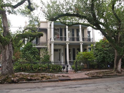 Home of the Mayfair Witches, New Orleans Ann Rice, New Orleans Witch, Mayfair Witches, Mayfair House, New Orleans Garden District, The Witching Hour, Friend Vacation, Anne Rice, New Orleans Homes