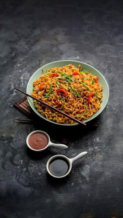 Noodles Wallpaper Aesthetic, Vegetarian Photography, Noodles Photography, Chinese Food Menu, Photo Folio, Indian Food Photography, Food Photography Dessert, Food Photography Tutorial, Food Photoshoot