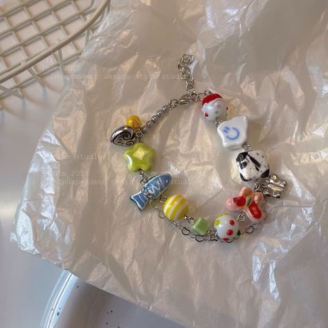 Trinkets Clay, Resin Bracelet Ideas, Adjustable Kawaii Charm Bracelet Gift, Charm Bracelet Kawaii, Sanrio Charms For Bracelets, Sanrio Polymer Clay Charms, Cheap Adjustable Kawaii Charm Bracelet, Clay Keychain, Keychain Ideas