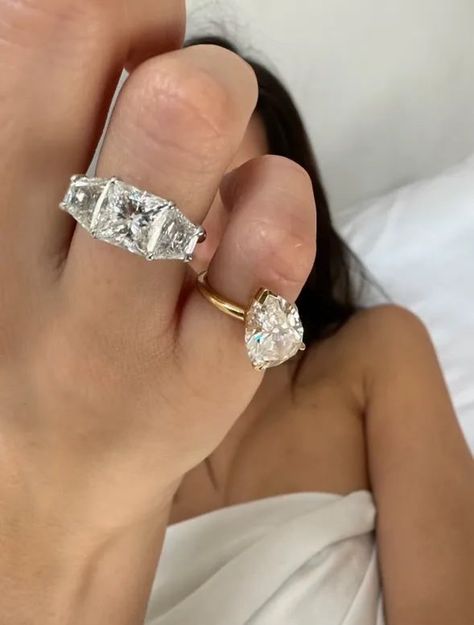 Divorce Rings, Original Engagement Rings, The Bling Ring, Engagement Ring Photos, Future Engagement Rings, Yellow Engagement Rings, Diamond Glitter, Yellow Gold Setting, Emily Ratajkowski