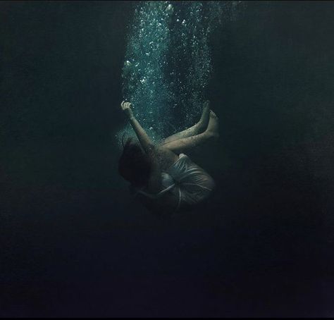 Dark Photography, Underwater Photography, Sirens, Book Aesthetic, Dark Aesthetic, Dark Art, Pose Reference, Short Film, Aesthetic Art