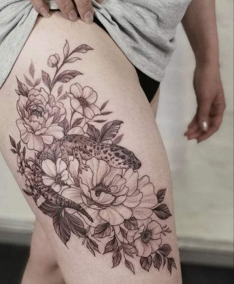 Lizard Sleeve Tattoo, Floral Alligator Tattoo, Lizard With Flowers Tattoo, Lizard Tattoos For Women, Lizard Tattoo With Flowers, Animal And Plant Tattoo, Leopard Gecko Tattoo Ideas, Lizard And Flower Tattoo, Reptile Sleeve Tattoo