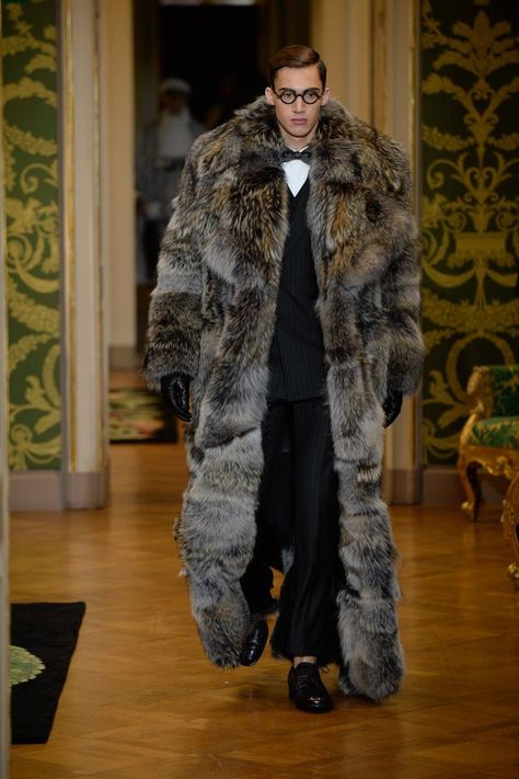 Dolce & Gabbana big fur coat for dudes Big Fur Coat, Mens Fur Coat, High Fashion Men, Mens Fur, Fur Fashion, Casual Elegance, Well Dressed, Mens Coats, A Man