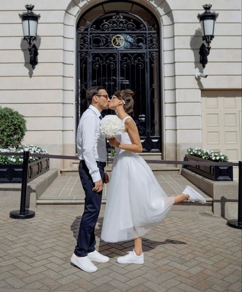 Sneakers Wedding Outfit, Short Wedding Dress With Sneakers, Wedding Dress With Sneakers Brides, Wedding Dress And Sneakers, Wedding Dress With Sneakers, Elegant Wedding Colors, Courthouse Wedding Dress, Midi Wedding Dress, Wedding Sneakers