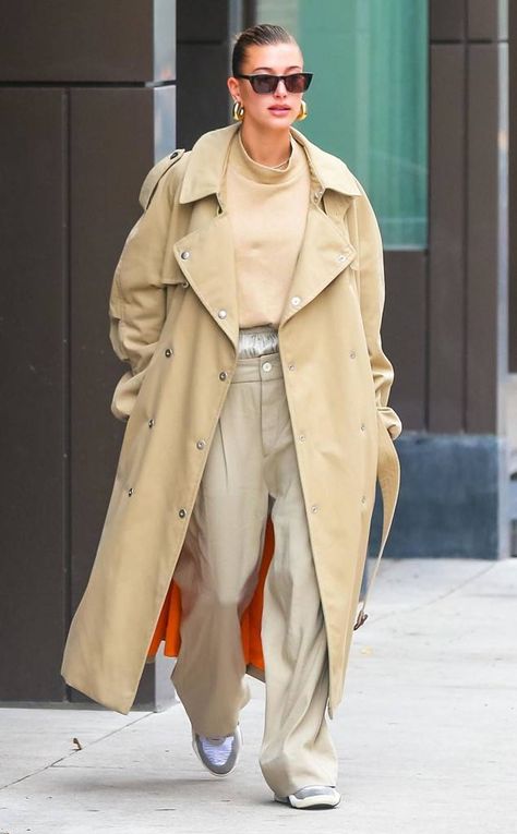 Hailey Baldwin Street Style, Winter Sneakers Outfit, Hailey Baldwin Style, Trench Coat Outfit, Estilo Chic, Looks Street Style, Hailey Baldwin, Celebrity Street Style, Coat Outfits