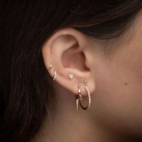 What is the “#Antitragus”? // Quel est « l’Antitragus »⁣ ⁣ @Maria_Tash antitragus jewelry is now available in our Paris Pop-up. Be the… Anti Tragus Piercing, Modern Hoop Earrings, Anti Tragus, Tragus Piercing Jewelry, Pretty Ear Piercings, Maria Tash, Safety Pin Earrings, Tragus Piercing, Tragus Piercings