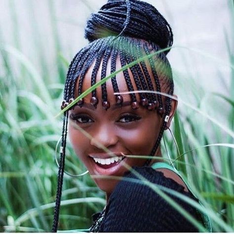 Hello you, how much prepared are you for the coming New Year? Have you thought about the hairstyle you want to make during Braided Bangs, Pelo Afro, Braids With Beads, Girls Braids, Cornrow Hairstyles, African Braids Hairstyles, Braided Hairstyles For Black Women, African Braids, African Hairstyles