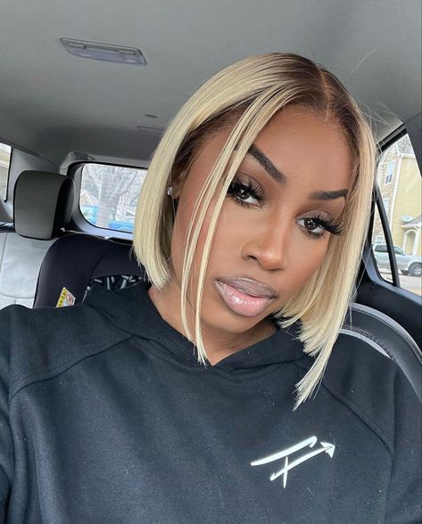 Blond Bob With Dark Roots, Black Roots Blonde Hair Short, Blonde Bob Brown Roots, Blonde Ombre Bob Black Women, Platinum Blonde Bob Black Women, Blonde Bob Black Women Dark Roots, Blonde Bob With Brown Roots, Blond Bob Black Women, Short Blonde Hair With Dark Roots