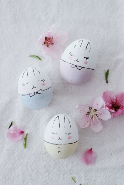 Bunny Easter Egg DIY Hand Painted Easter Eggs, Creative Easter Eggs, Decorated Eggs, Easter Egg Dye, Easter Egg Designs, Easter Egg Crafts, Easter Egg Painting, Easter Eggs Diy, Easter Inspiration