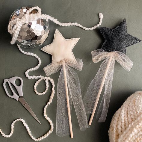 Star Wand Diy, Diy Wands, Diy Nye, Fairy Garden Birthday Party, Hygge Christmas, Star Wand, Diy Wand, Garden Party Birthday, Fairy Wands