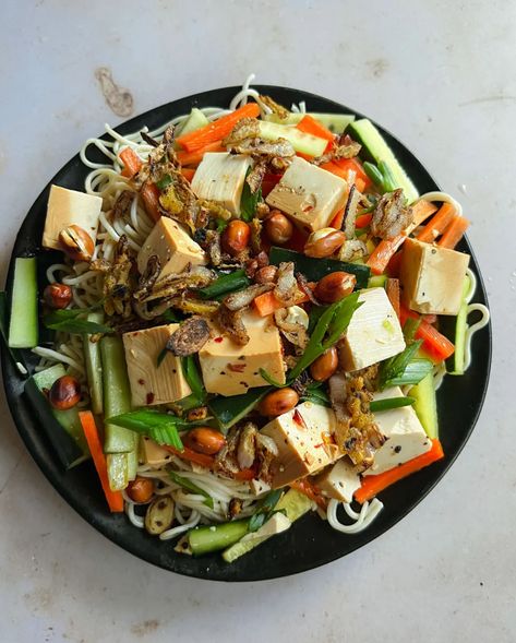 Cold Tofu Salad Recipes, Silken Tofu Salad, Cold Tofu Salad, Tofu Salad Recipes, Cold Tofu, Cold Noodle Salad, Noodle Salad Cold, Tofu Noodles, Rice Noodle Salad