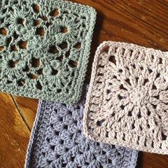 Free Crochet Square Pattern: Crafter Mystery! - cypress|textiles Easy Granny Squares, Free Crochet Square, Cozy Ideas, Granny Square Crochet Patterns Free, Crochet Granny Square Blanket, Crochet Blocks, Trendy Crochet, Crochet Square Patterns, Granny Squares Pattern