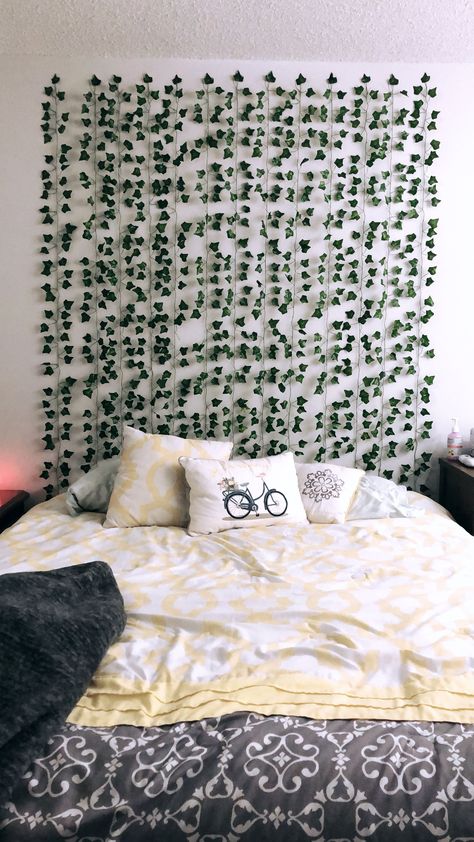 Wall Vines, Vine Decor, Dorm Room Styles, Bedroom Vibes, Neon Room, Dorm Room Inspiration, Redecorate Bedroom, Teen Bedroom Decor, Room Design Bedroom