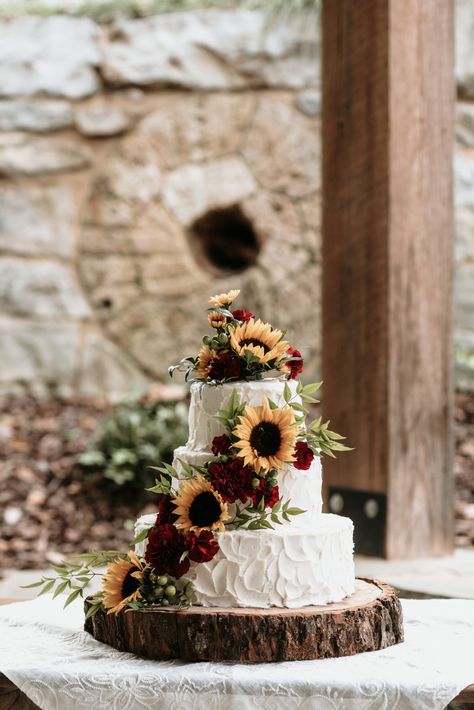 Sunflower Wedding Cake, Rustic Summer Wedding, Country Wedding Cakes, Sunflower Themed Wedding, Wedding Cake Roses, Black Wedding Cakes, Wedding Cake Rustic, Rustic Wedding Cake, Fall Wedding Cakes