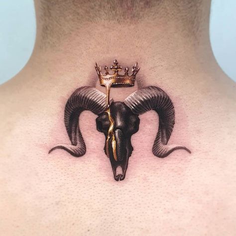 𝖙𝖆𝖙𝖔𝖔𝖘_𝖙𝖔𝖉𝖆𝖞𝖞 on Instagram: “👑 Via: @jiro_painter ➖ #tatt #tattoos #tattoo #tatto #tatts #tattoosleeve #tattooer #tattooworld #tattoed #sleevetattoo #tattoo2me…” Crown Tattoo Men, Men Flower Tattoo, Ram Tattoo, Tattoos Instagram, Dream Catcher Tattoo Design, Hourglass Tattoo, Elephant Tattoo Design, Beautiful Tattoos For Women, Clock Tattoo Design