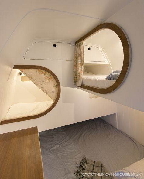 Campervan Interior Family, House Van Aesthetic, Aesthetic Camper Van Interior, Futuristic Rv Interior, Bunk Bed Campervan, Caravan Renovation Diy, Caravan Renovation, Caravan Interior, Van Conversion Interior