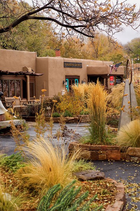 New Mexico Homes Exterior, Canyon Road Santa Fe, Adobe Mansion, Southwestern House, Santa Fe Style Homes, Mexico Photos, Arizona Decor, Mexican Architecture, New Mexico Style