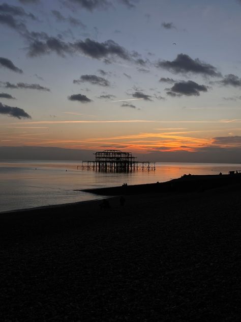 sunset // brighton // beach // sea // ocean // silhouette // orange // coast // aesthetic Brighton Beach Aesthetic, Brighton Aesthetic, Ocean Silhouette, Coast Aesthetic, Brighton Pier, Brighton England, Brighton Beach, Book Aesthetics, Sunset Pictures