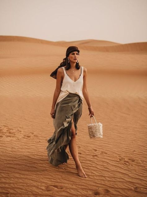 Dubai Desert Outfit, Peru Outfits, Desert Safari Outfit, Dunes Photoshoot, Egypt Outfits, Dubai Outfit, Desert Outfit, Safari Outfit, Desert Photoshoot