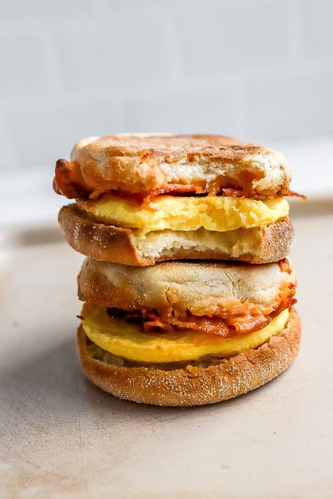 Breakfast Sandwich In Air Fryer, Sandwich In Air Fryer, Frozen Breakfast Sandwich, Frozen Breakfast Sandwiches, English Muffins Sandwich, Breakfast Sandwiches Frozen, Parmesan Truffle Fries, Air Fryer Breakfast, Breakfast Sandwich Recipes