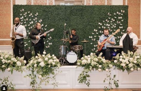 Wedding Band Stage Florals, Wedding Band Stage Backdrop, Stage Florals Wedding, Wedding Band Stage Decor, Dekor Nikahan, Pulpit Design, Table Manner, Band Stage, Church Library