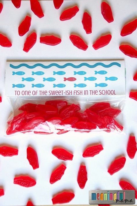 Swedish Fish Valentine, Kids Valentines Day Treats, Friends At School, Camp Projects, Secret Santa Christmas Gifts, Swedish Fish, Boyfriend Crafts, Valentines Day Treats, Valentines School