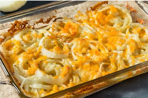 Tennessee Onions Recipe: This Tennessee Onion Casserole Recipe Is Cheesy & Addictive #30secondmom Tennessee Onions, Cheesy Casserole Recipes, Onion Casserole, 5 Ingredient Dinners, Baking Measurements, Good Recipe, Cheesy Casserole, Passover Recipes, Onion Recipes