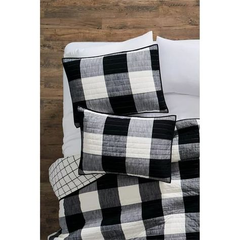 Black Buffalo Plaid Cotton Quilt - Bed Bath & Beyond - 37857649 Buffalo Plaid Bedroom, Buffalo Plaid Bedding, Plaid Bedroom, Buffalo Plaid Quilt, Lake Cabin Decor, Black And White Living Room, Queen Bedspread, Windowpane Plaid, Plaid Quilt