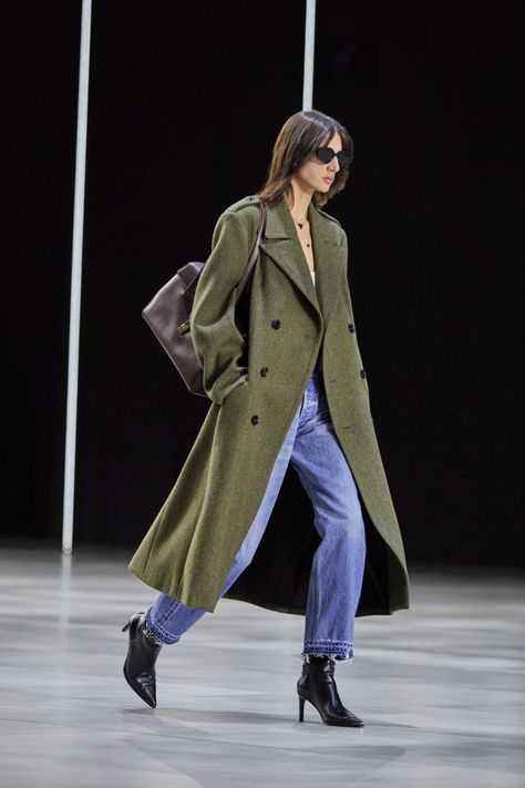 Celine Coat, Celine Fashion, Beige Outfit, Couture Mode, Green Coat, Cold Weather Outfits, Winter 2022, 가을 패션, Marchesa