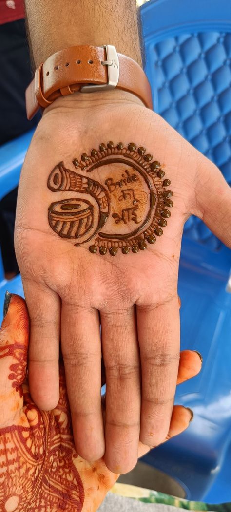 Beautiful and simple bride's brother mehndi design | easy and elegant brother's mehndi design Mahendi For Man, Men's Mehendi Design, Wedding Outfit For Bride Brother, Mehandi Design For Men Wedding, Men’s Mehendi, Bride Brother Mehendi, Brother Mehndi Design, Mehendi Design For Brothers Wedding, Mens Mehandi Design