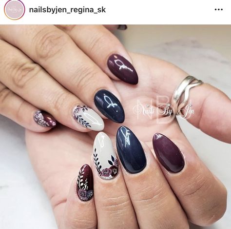 Navy And Maroon Nails, Navy And Burgundy Nails, Navy And Purple Nails, Burgundy And Navy Nails, Dark Floral Nails, Purple Floral Nails, Dark Purple Nails Ideas, Maroon Nail Designs, Burgundy Nail Designs