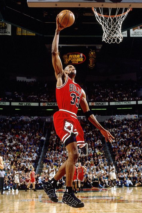 Scottie Pipen, Nike Air Uptempo, Michael Jordan Pictures, Basketball Highlights, Scottie Pippen, Basketball Posters, Basketball Is Life, Nba Championships, Derrick Rose