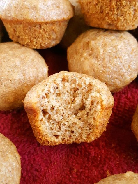 Mini Muffins Healthy, Muffins For Toddlers, Healthy Toddler Muffins, Baby Applesauce, Banana Applesauce Muffins, Healthy Applesauce, Applesauce Muffin Recipe, Baking With Applesauce, Baby Beat