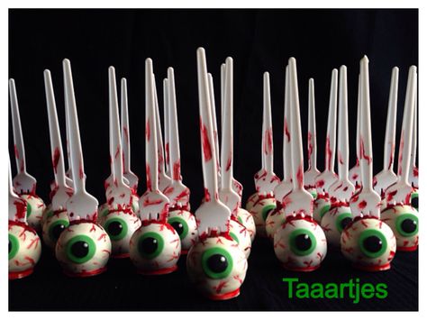 - Halloween Eyeball cakepops Eyeball Cake Pops, Eyeball Cake, Scary Halloween Cakes, Easy Halloween Snacks, Postres Halloween, Halloween Cake Pops, Halloween Sweets, Halloween Eyeballs, Halloween Baking