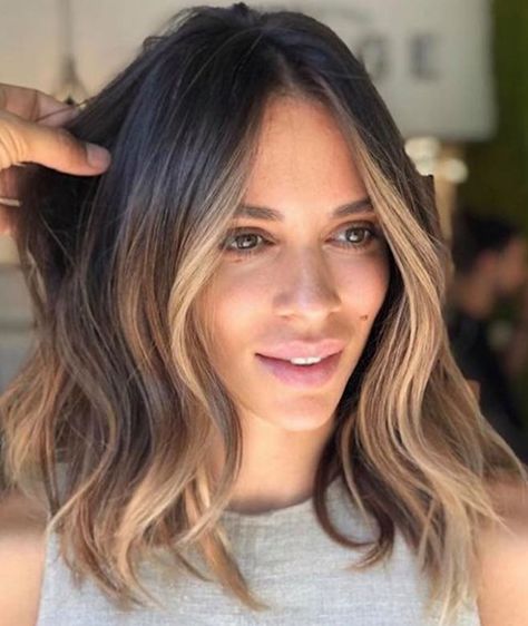 9 Smoky Gold Hair Color Ideas For Your Next Salon Visit Blonde Highlights On Dark Hair Short, Short Hair Blonde, Blonde Highlights On Dark Hair, Long Or Short Hair, Blonde Balayage Highlights, Dark Hair With Highlights, Brown Hair With Blonde Highlights, Brunette Balayage Hair, Brown Hair Balayage